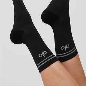 ALO Yoga Black Unisex Half-Crew Performance Socks